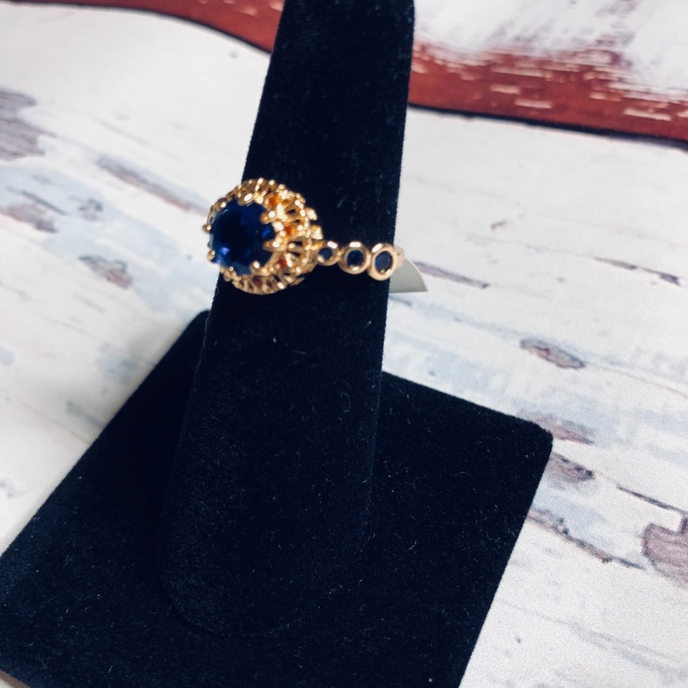 NWT Blue Stone Goldtone Jeweled Ring 6 - Picture 6 of 10